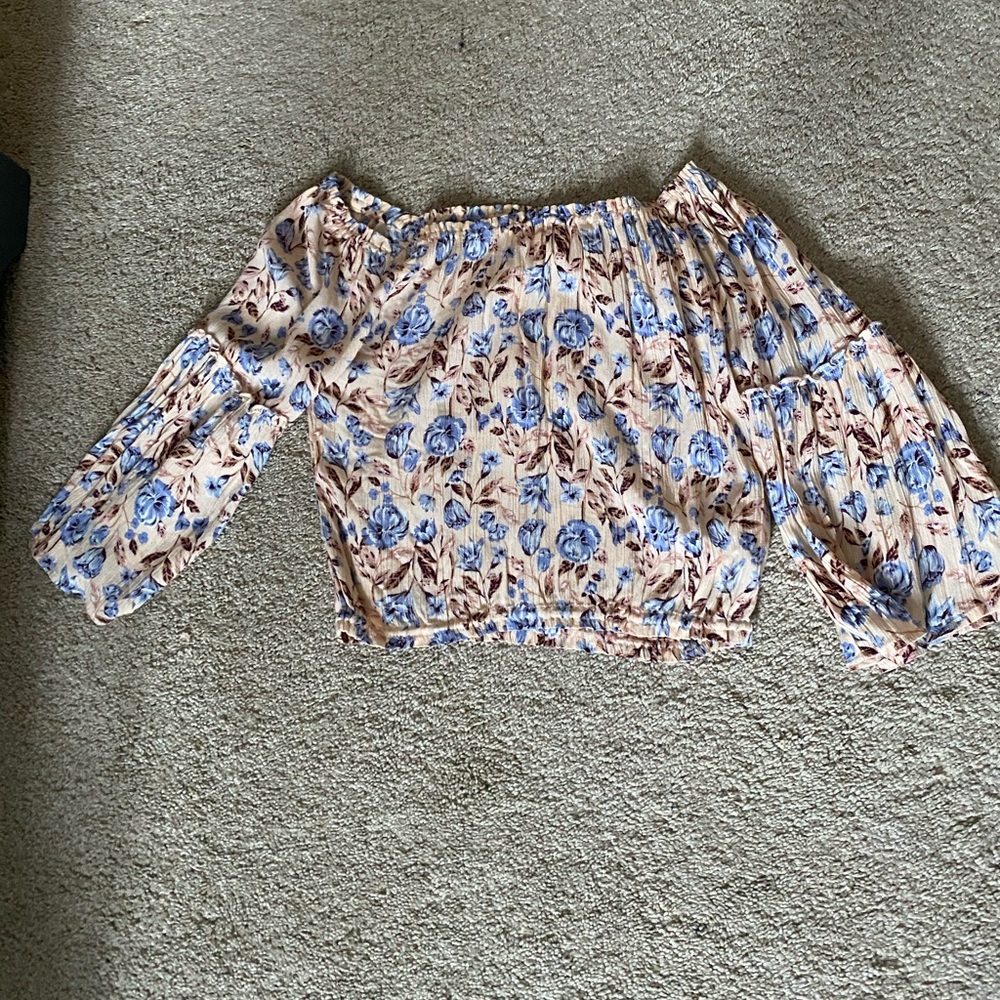 Floral bell sleeved crop top